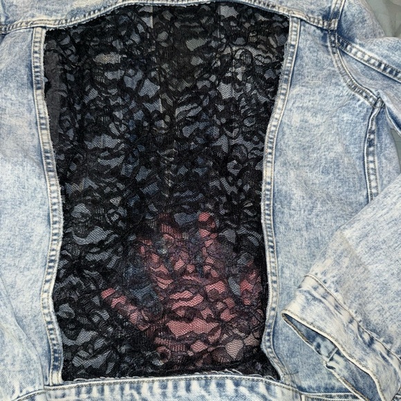 Canton Walker Women's acid washed distressed jean jacket with black lace back L - Picture 6 of 17